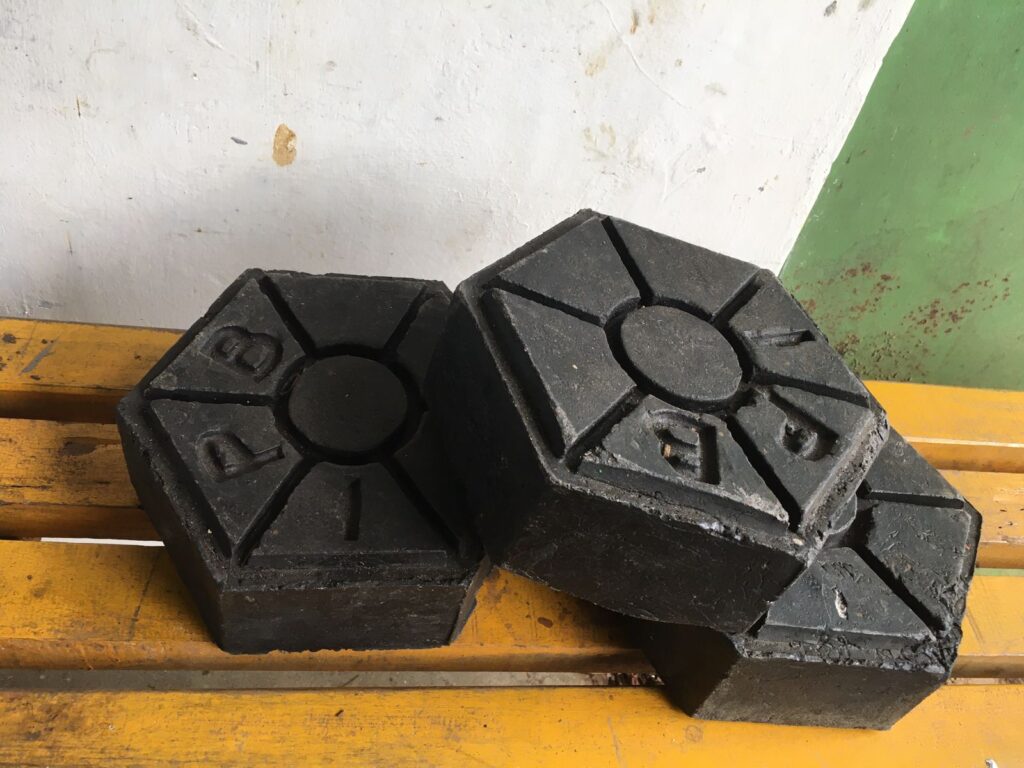 Konblok Dari Hasil Limbah Plastik Yang Ramah Lingkungan,  Diproduksi Oleh DUI -IPB 