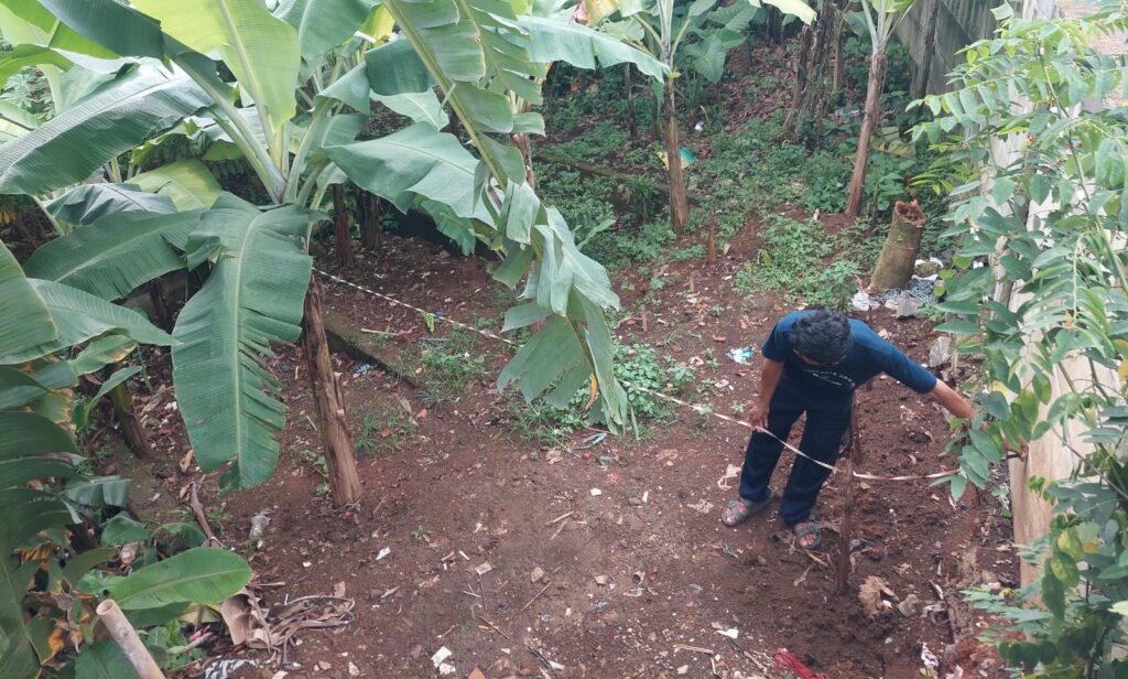 Pengukuran Batas Lahan dan Bangunan untuk Perbaikan di Kolam Percobaan Babakan